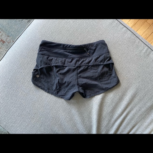 Lululemon Speed Up Short 2.5” size 4 - Picture 1 of 3
